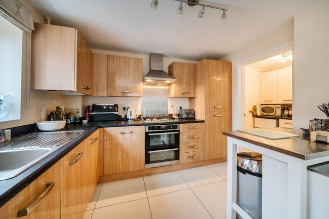 1 Lewis Close, Bedford photo 2