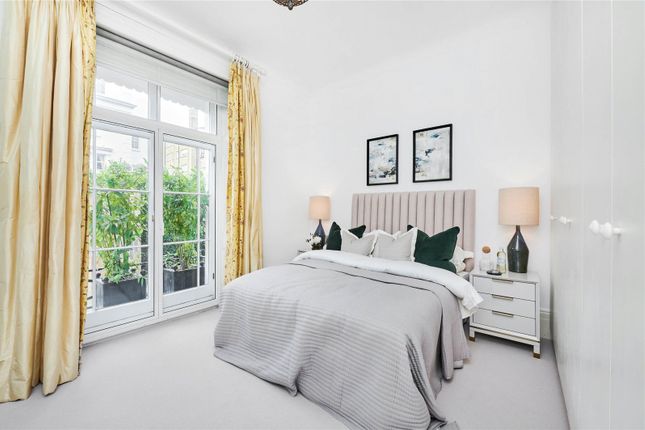 Flat for sale in Sydney Place, South Kensington, London