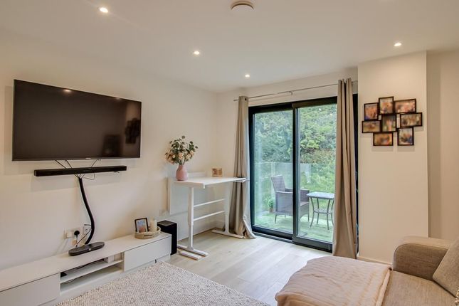Flat 35 Clifftown Shore, Western Esplanade, Southend-on-Sea photo 3
