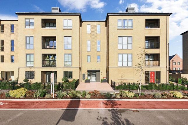 Thumbnail Flat for sale in Lawrence Weaver Road, Cambridge
