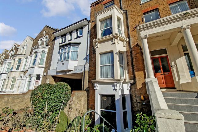 Flat to rent in Harold Road, Margate