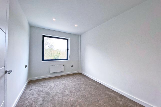 Flat to rent in London Road, Camberley
