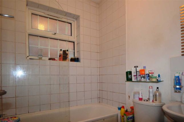 Flat to rent in Roehampton High Street, London