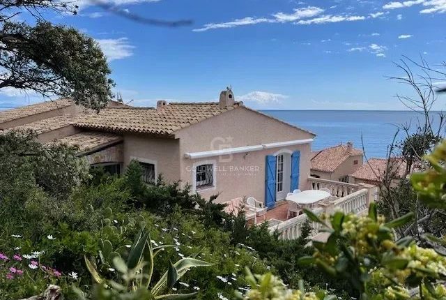 Villa for sale in Saint-Raphaël, 83530, France