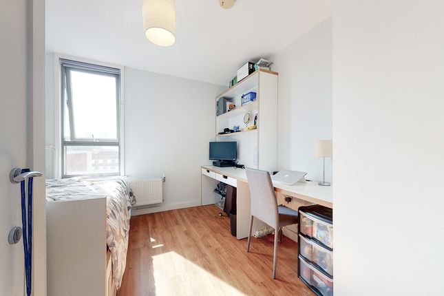 Thumbnail Room to rent in Mile End Road, London