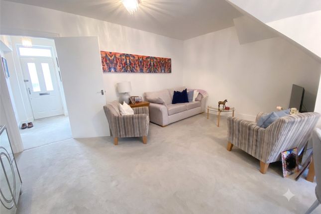 Flat 6, Silverthorne, 124, London Road, Surrey photo 2