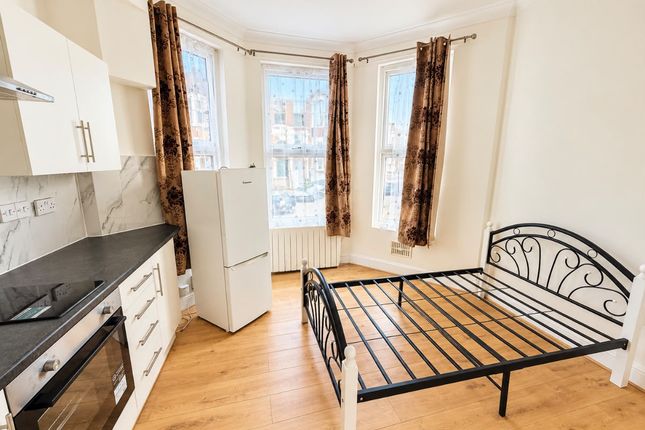 Flat 1 97, Frobisher Road, London photo 5