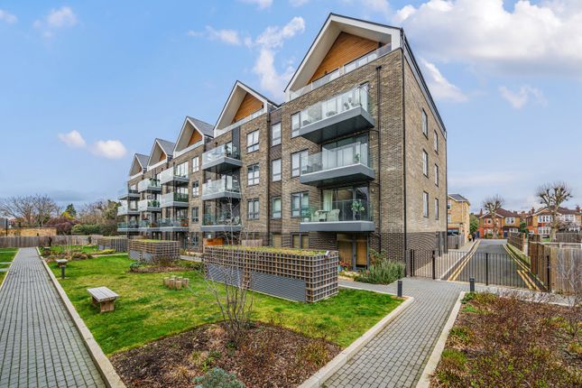Flat for sale in Antoinette Close, Kingston Upon Thames