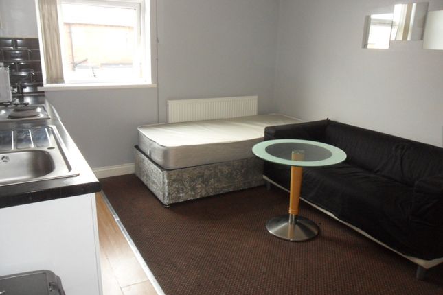 Flat to rent in Terry Road, Stoke