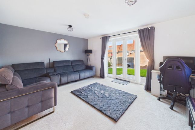 23, Baines Way, Woodbridge photo 3