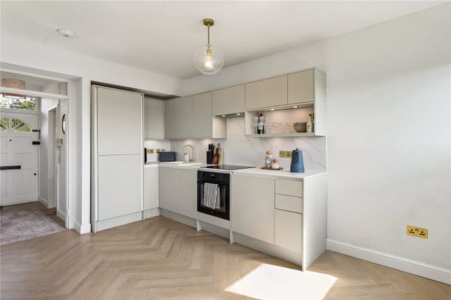 Flat 28, Alfred Butt House,, Holdernesse Road, London photo 3
