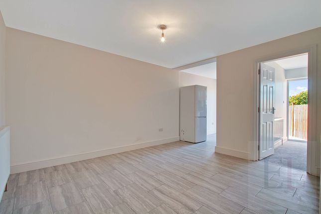 Flat 1, 47 Balmoral Road, Harrow photo 3