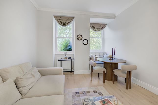 Flat 6, 32 Lower Sloane Street, London photo 3