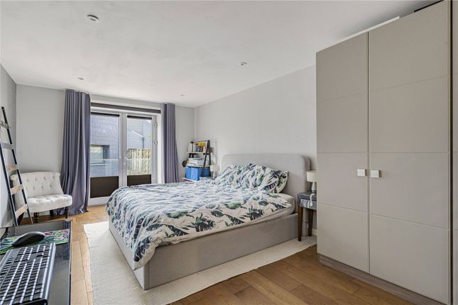 Flat 3, Oasis Court, 37, Mile End Road, London photo 4