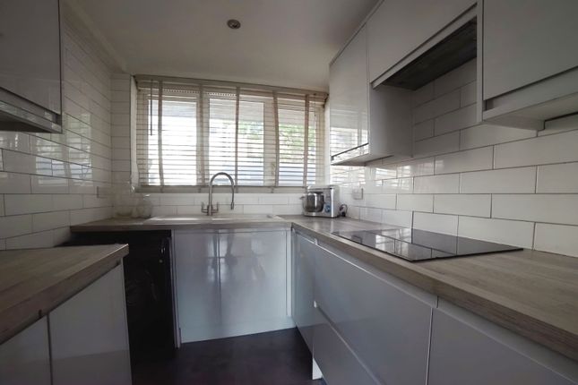 80, Flintmill Crescent, London photo 3