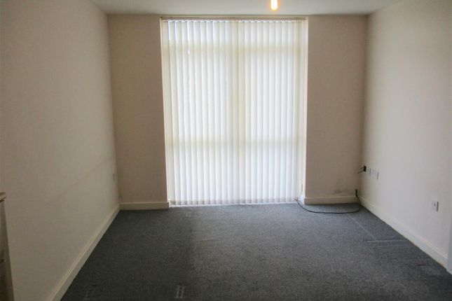 Mayfair Court, Prenton photo 2