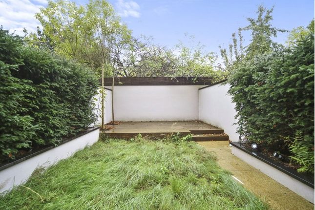 218, Bromyard Avenue, Napier Mews, London photo 2