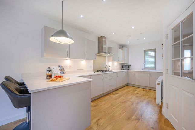 33 Earle Crescent, Wokingham photo 4