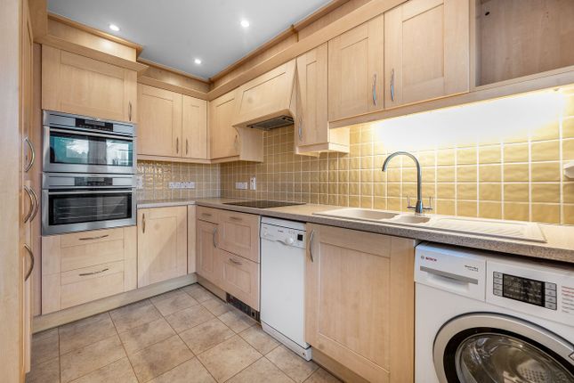 3, Stuart Court, Minchinhampton photo 3