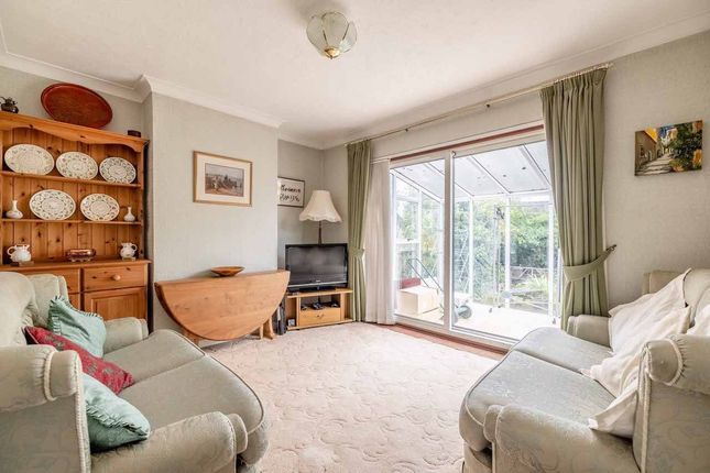 15, Rostrevor Gardens, Iver Heath photo 3