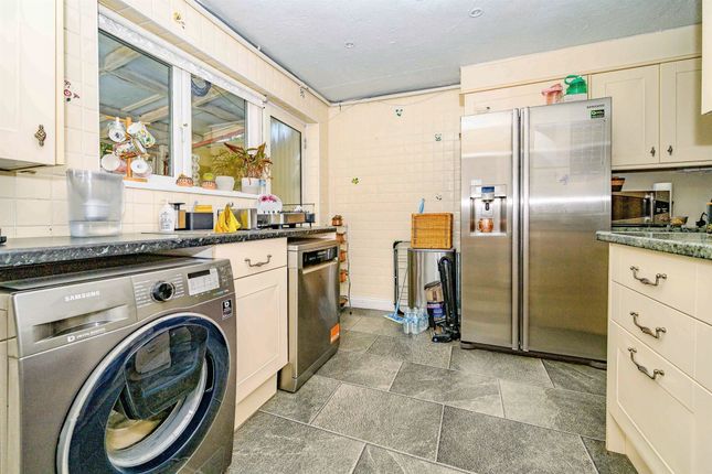 12, Garden Avenue, Hatfield photo 3