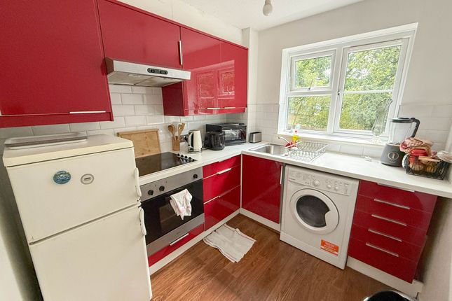 68 Redwood Close, Watford photo 3