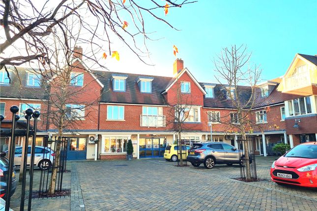 Thumbnail Flat for sale in Hammond Way, Yateley