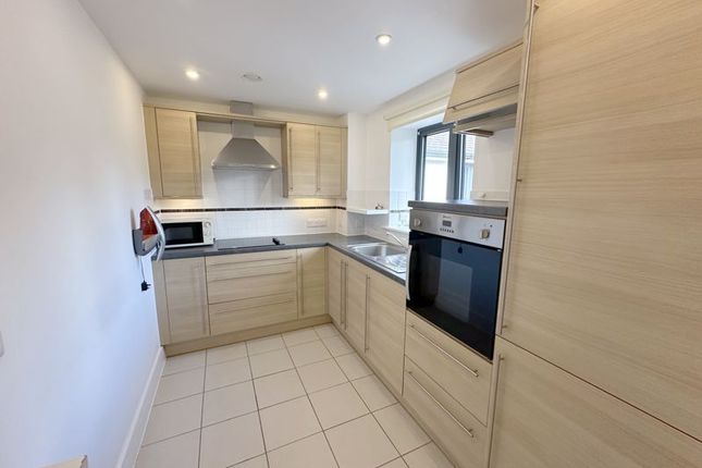 36 Mandeville Court, Darkes Lane, Potters Bar photo 3