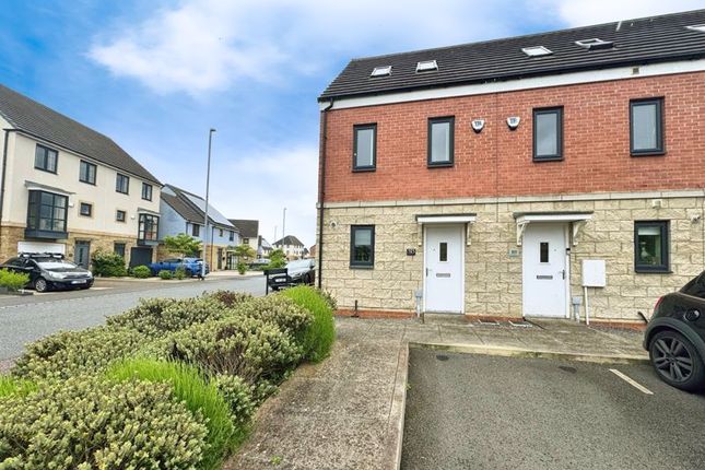 Thumbnail Town house for sale in King Oswald Drive, Blaydon-On-Tyne
