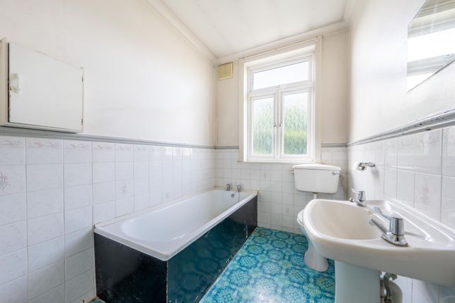 Terraced house for sale in Leeside Crescent, London