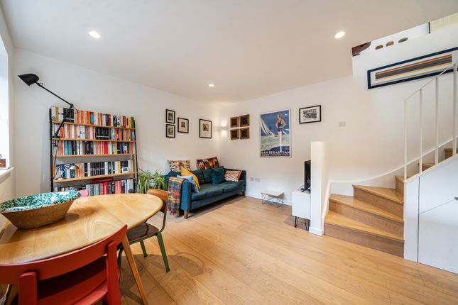 2, Lamington Mews, London photo 2