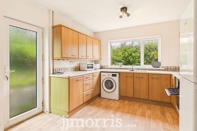 3 Tudor Close, Pembroke photo 2