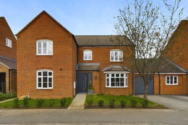 Link-detached house for sale in Kirby Drive, Bramley, Tadley, Hampshire