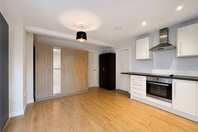 9 Riverside House, 5 Nutfield Lane, High Wycombe photo 4