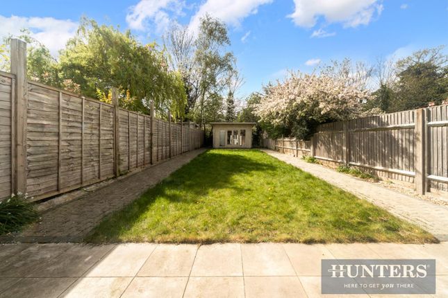 Lynwood Drive, Worcester Park photo 4