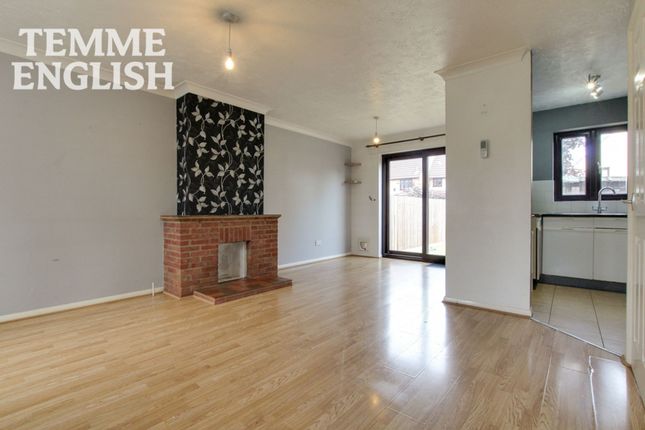 33 Heathercroft Road, Wickford photo 4