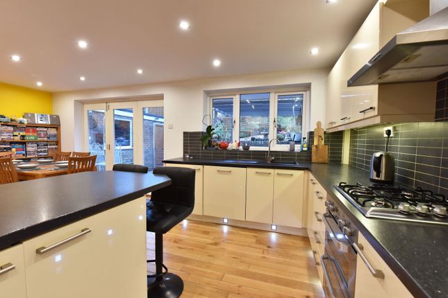 24, Hinksford Gardens, Dudley photo 3