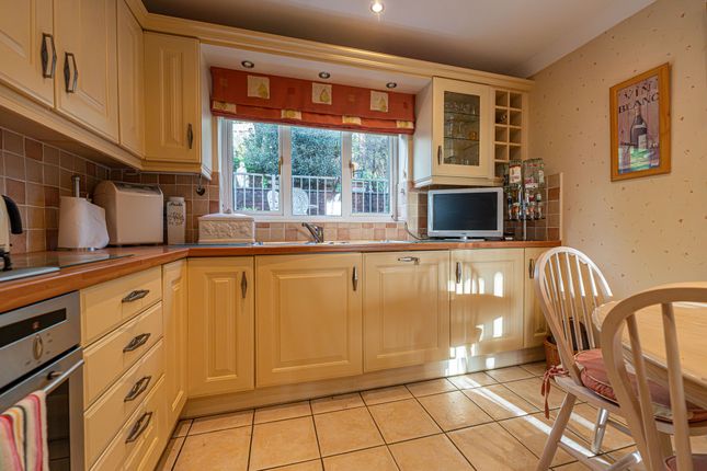 6 Springfield Drive, Newport photo 3