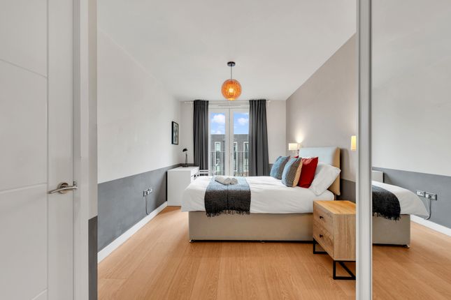 5 Platamone House, 13 Derny Avenue, London photo 4