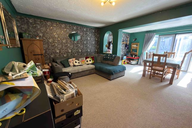 15 King Georges Avenue, Harwich photo 2