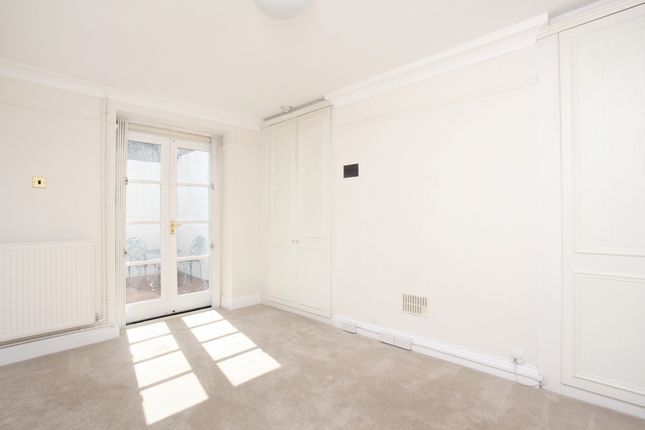 Terraced house to rent in Trinity Place, Windsor