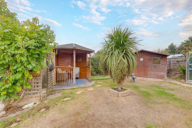 7, Hawthorn Crescent, Worthing photo 2