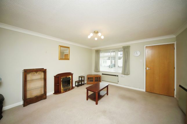26, Langham Gardens, Taunton photo 2