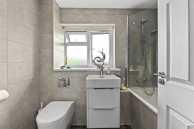 48, Windermere Avenue, St. Albans photo 4