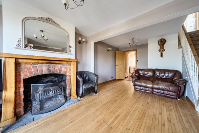 12, Pavy Cottages, Swindon photo 2