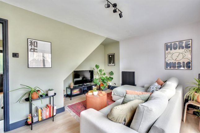31, Brook Close, Nottingham photo 4