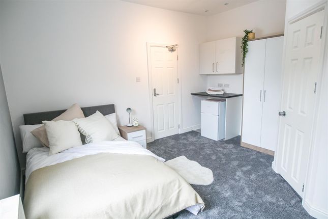 Room to rent in Wood End Road, Erdington, Birmingham