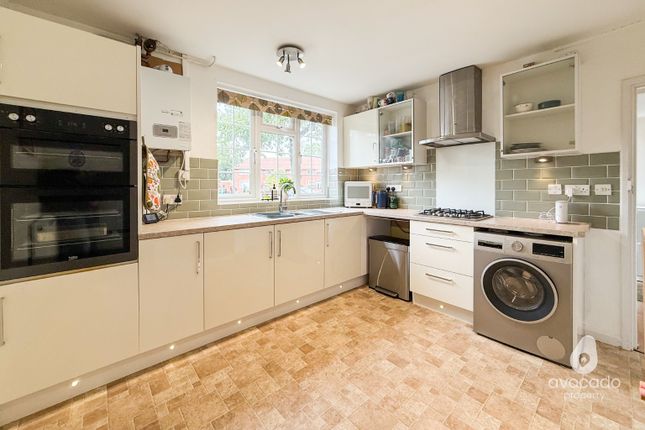 33 Hill Road, Arborfield, Berkshire photo 3