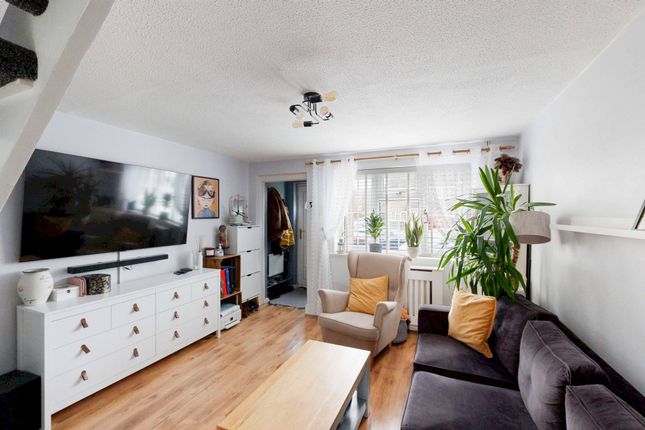20 Burbeach Close, Crawley photo 2
