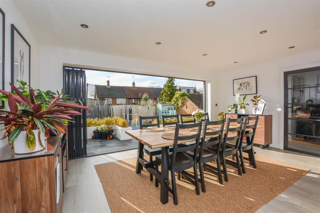 12, Hazeleigh, Brentwood photo 2